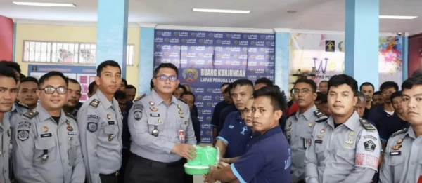 Demi Pelayanan Terbaik, Kalapas Pemuda Langkat Distribusikan Peralatan Makan ke WBP - Digital Media Public